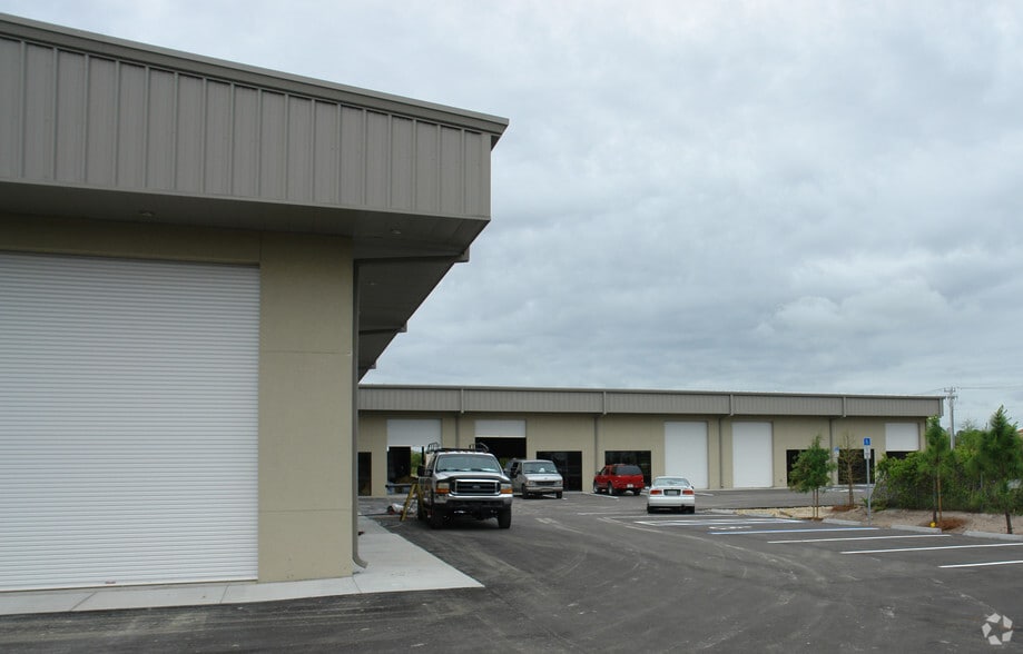 551 Owen Ave N, Lehigh Acres, FL for lease - Building Photo - Image 3 of 6