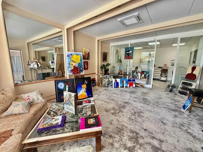Retail in Saint-Laurent-du-Var for sale - Interior Photo - Image 3 of 4