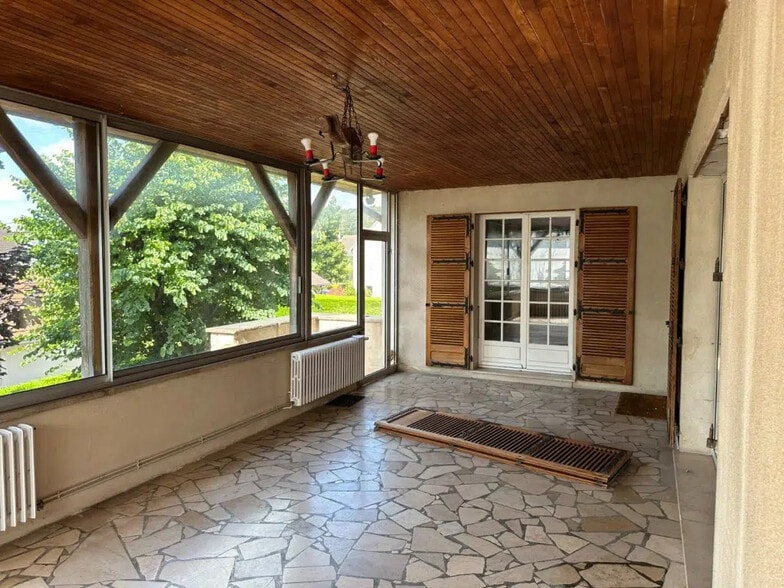 Flex in Sennecey-le-Grand for sale - Building Photo - Image 2 of 6