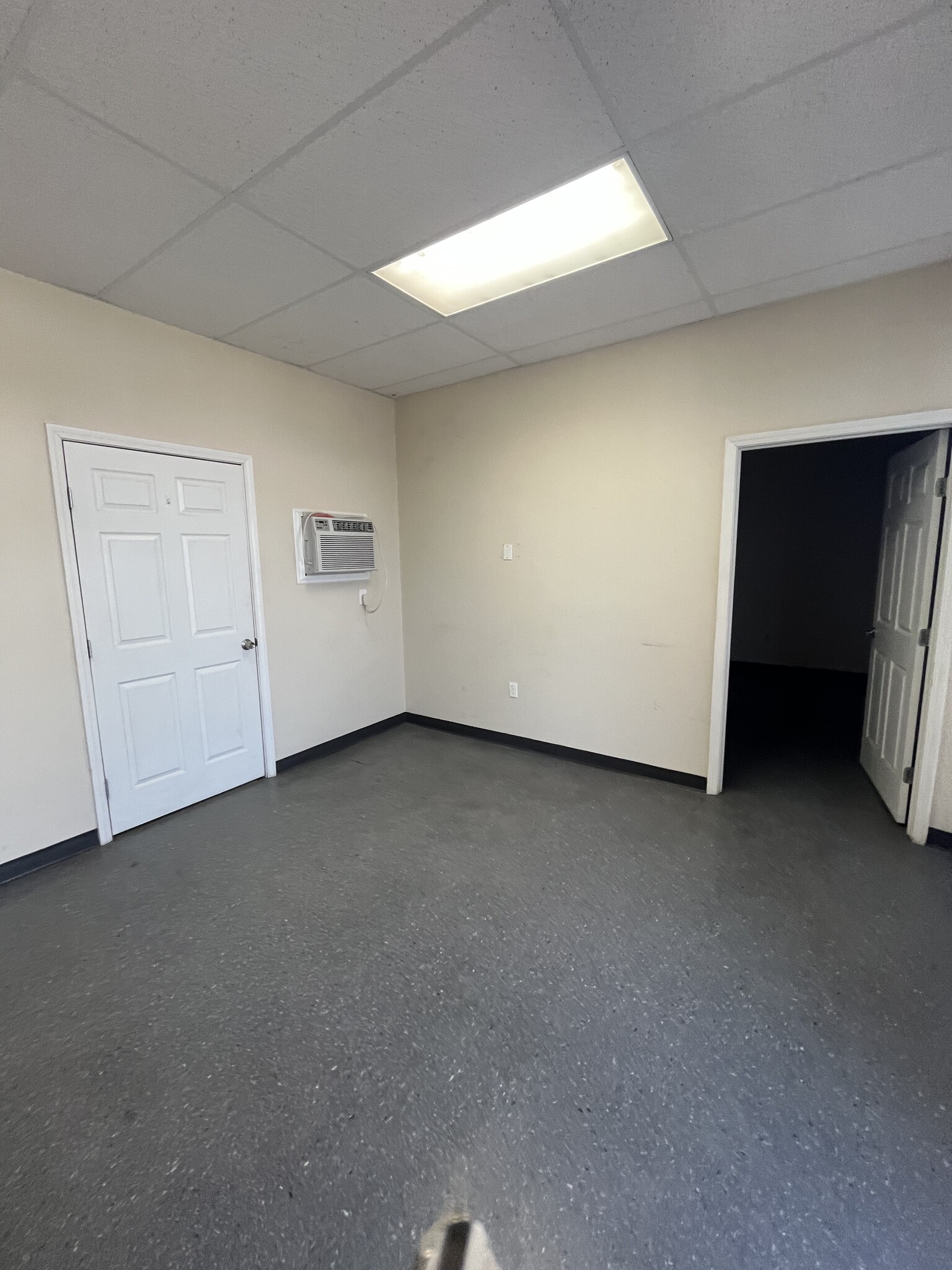 11540 Pellicano Dr, El Paso, TX for lease Interior Photo- Image 1 of 4