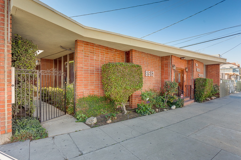 8512 Whitworth Dr, Los Angeles, CA for lease Building Photo- Image 1 of 22