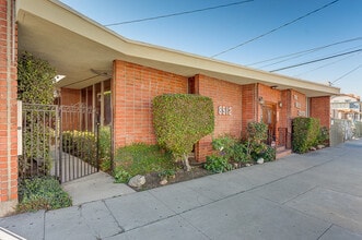 8512 Whitworth Dr, Los Angeles, CA for lease Building Photo- Image 1 of 22