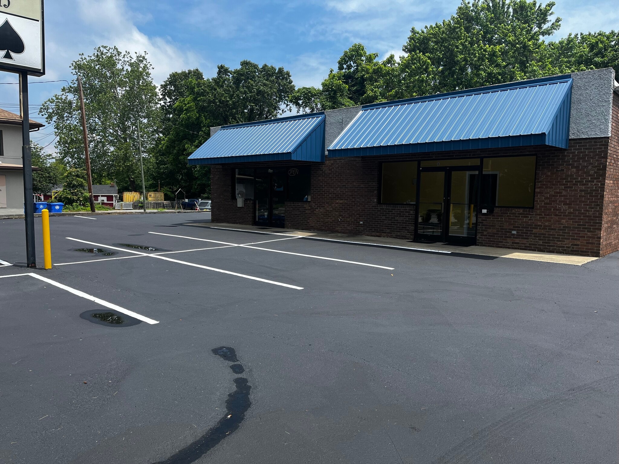 524 Hendersonville Rd, Asheville, NC for lease Building Photo- Image 1 of 4
