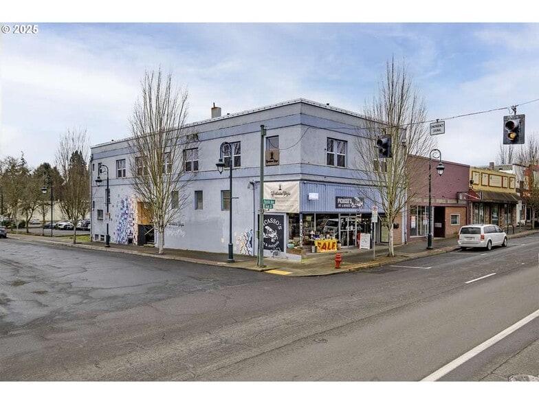 2038 Pacific Ave, Forest Grove, OR for sale - Building Photo - Image 2 of 6