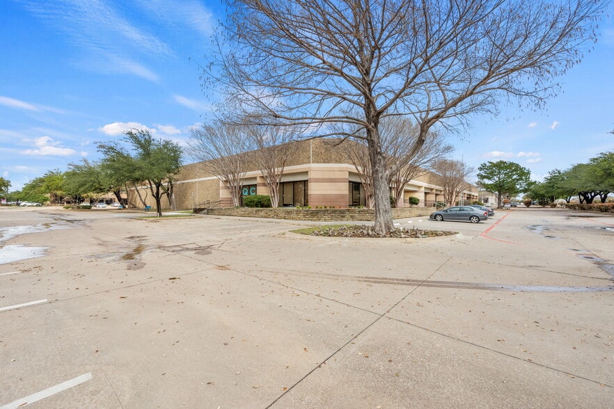 1111 Digital Dr, Richardson, TX for sale - Building Photo - Image 3 of 32