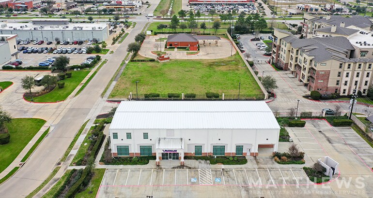 2880 Broadway Bend Dr, Pearland, TX for lease Building Photo- Image 1 of 6