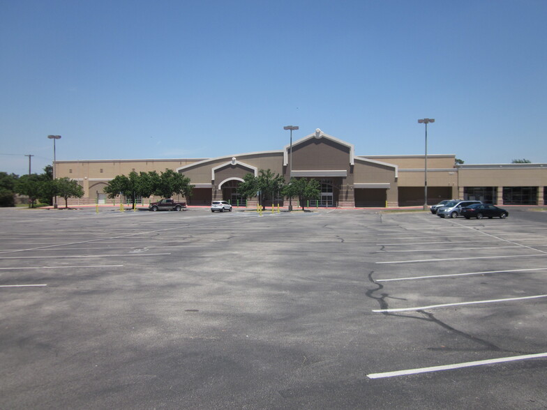 1901 S Texas Ave, Bryan, TX for lease - Building Photo - Image 2 of 5