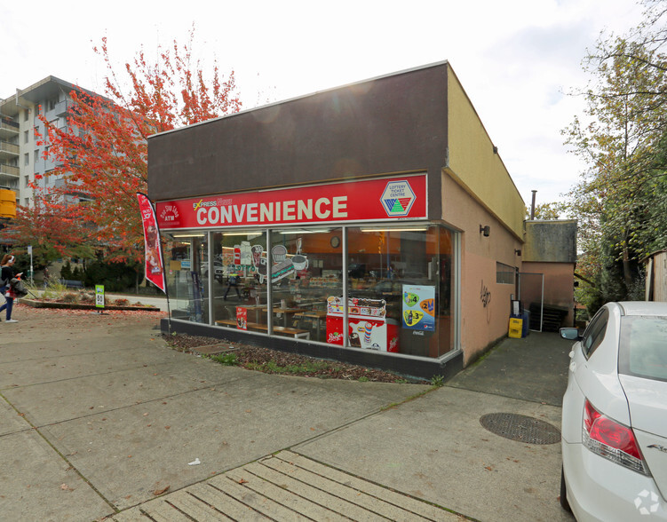 731-761 Lonsdale Ave, North Vancouver, BC for sale - Building Photo - Image 3 of 4