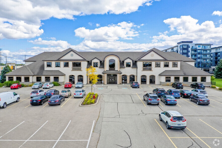 725 Bridge St W, Waterloo, ON for lease - Primary Photo - Image 1 of 3