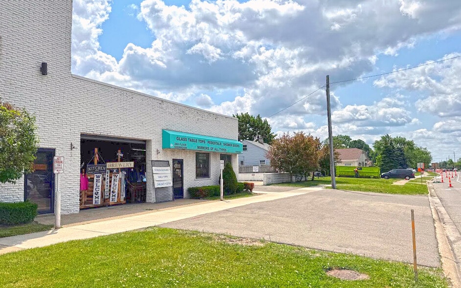 4195 12 Mile Rd, Berkley, MI for sale - Building Photo - Image 3 of 13