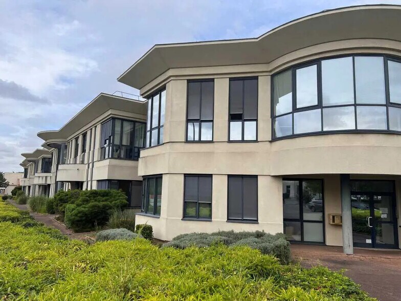 Flex in Créteil for lease - Building Photo - Image 2 of 15