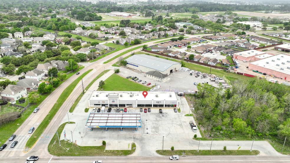 12311 Bammel North Houston Rd, Houston, TX for lease - Primary Photo - Image 1 of 10