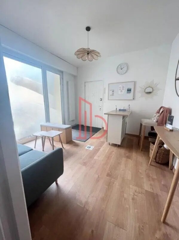 Office in Bordeaux for lease Interior Photo- Image 1 of 6