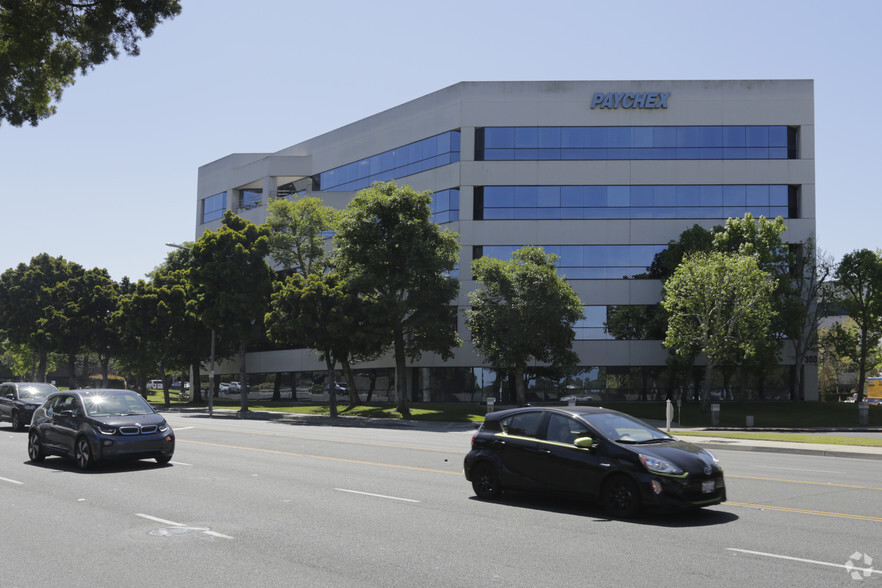 300 Corporate Pointe, Culver City, CA for lease - Primary Photo - Image 1 of 18