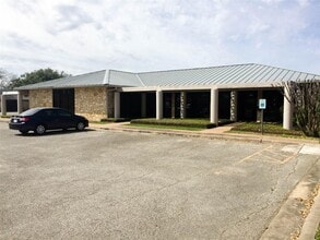 1930 S Austin Ave, Georgetown, TX for lease Building Photo- Image 1 of 3