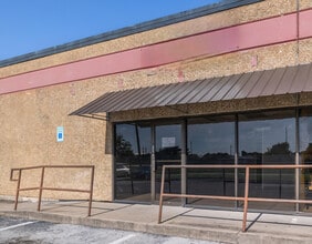 2601-2621 Aero Dr, Grand Prairie, TX for lease Interior Photo- Image 2 of 19