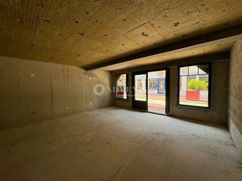Retail in Le Touquet-Paris-Plage for lease - Building Photo - Image 2 of 5