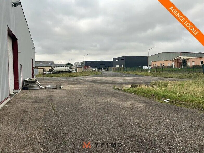 Flex in Magny-en-Vexin for sale - Building Photo - Image 2 of 12