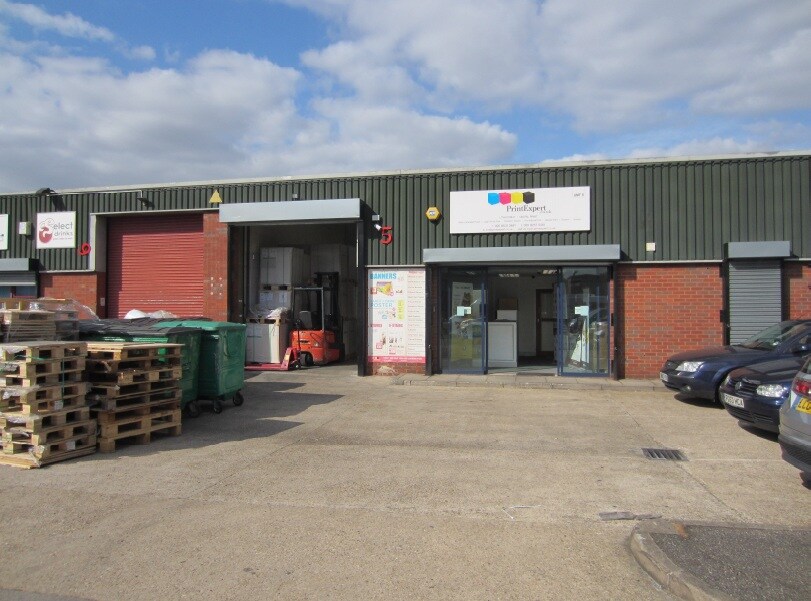 Waltham Park Way, London, E17 5DU Waltham Park Way