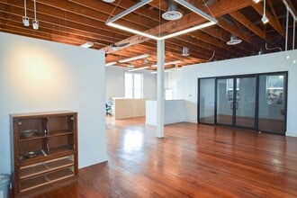 323 President Clinton Ave, Little Rock, AR for lease Interior Photo- Image 2 of 16