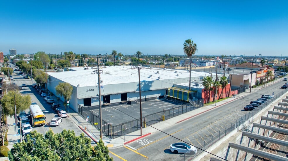 6900 S Alameda St, Huntington Park, CA for sale - Building Photo - Image 2 of 11