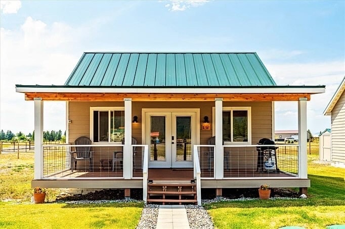 125 Firehall Ln, Columbia Falls, MT for sale - Primary Photo - Image 1 of 1