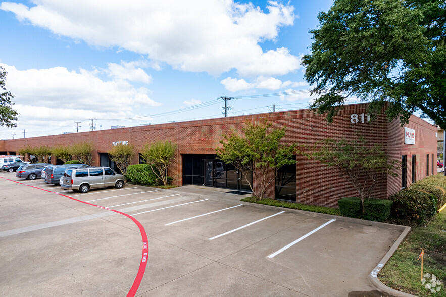 811 E Plano Pky, Plano, TX for lease - Building Photo - Image 2 of 6