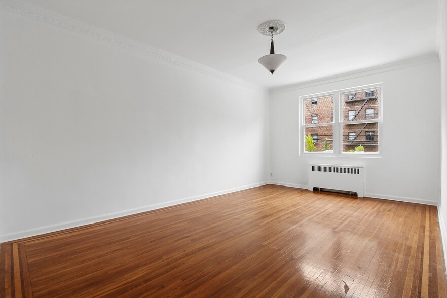 64-03 102nd st, Queens, NY for sale - Interior Photo - Image 3 of 11