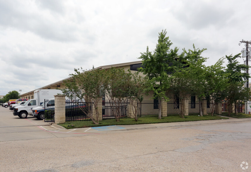 3738 Haggar Way, Dallas, TX for lease - Building Photo - Image 2 of 4