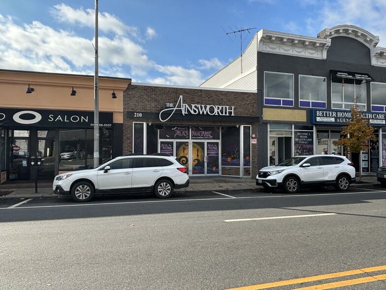 210 Merrick Rd, Rockville Centre, NY for lease - Building Photo - Image 1 of 6