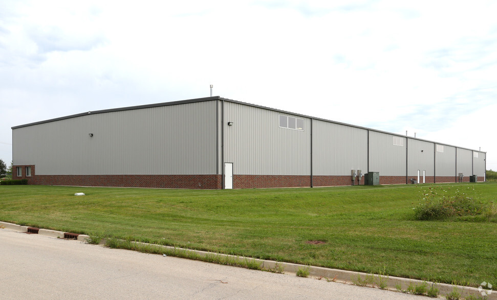 405 Comanche Cir, Harvard, IL for lease - Building Photo - Image 3 of 4