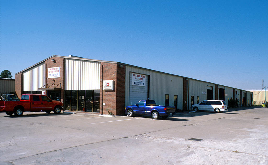 7011 Brittmoore Rd, Houston, TX for lease Primary Photo- Image 1 of 7