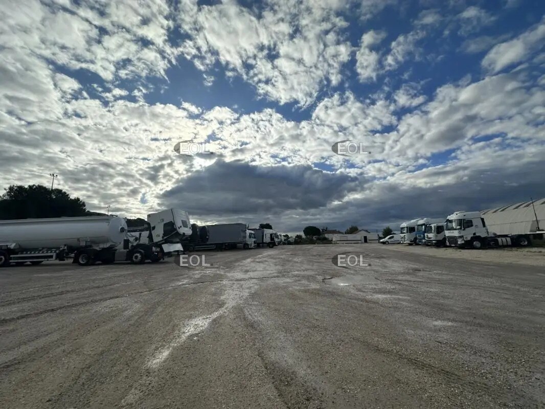  in Vitrolles for sale Primary Photo- Image 1 of 1