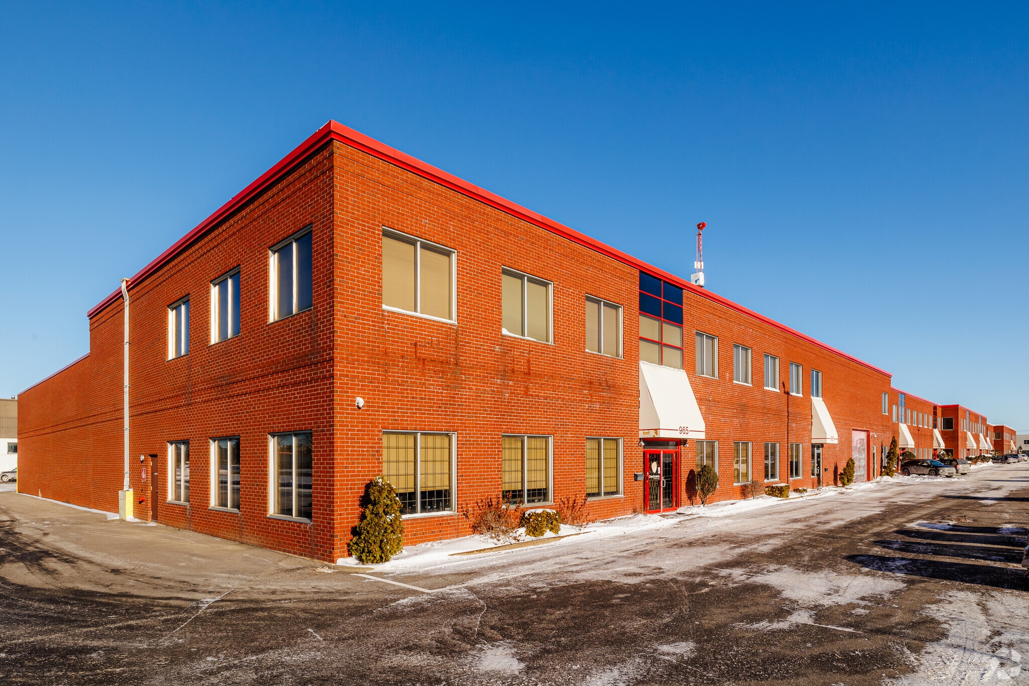 935-965 Rue Reverchon, Montréal, QC for lease Primary Photo- Image 1 of 5