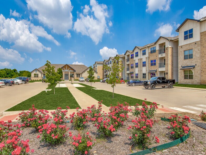 1400 S Crowley Rd, Crowley, TX 76036