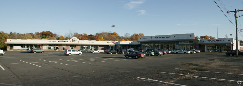 719-725 New Britain Ave, Newington, CT for lease - Building Photo - Image 1 of 4