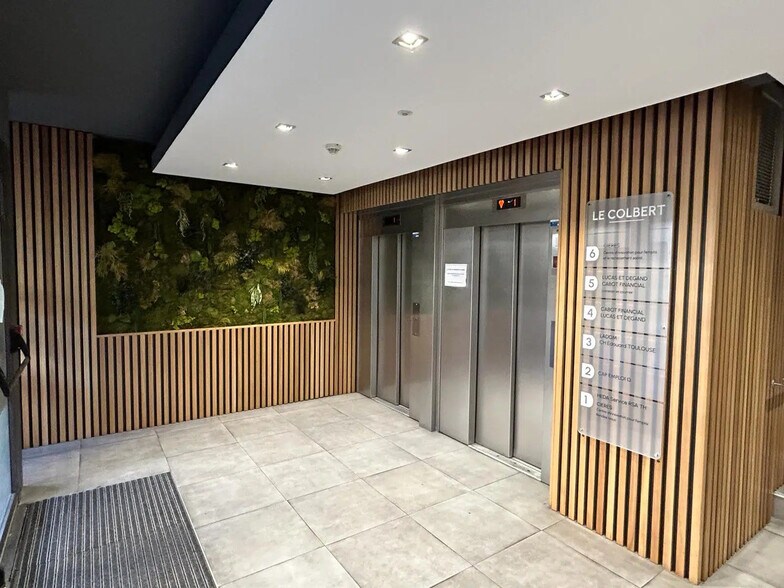 Office in Marseille for lease - Building Photo - Image 2 of 10