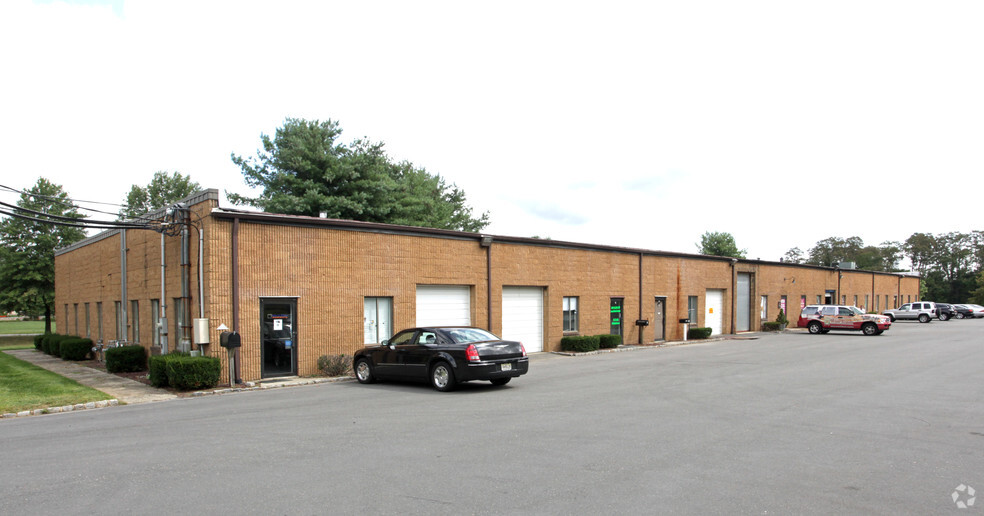 227 State Route 33, Manalapan, NJ for lease - Building Photo - Image 2 of 2