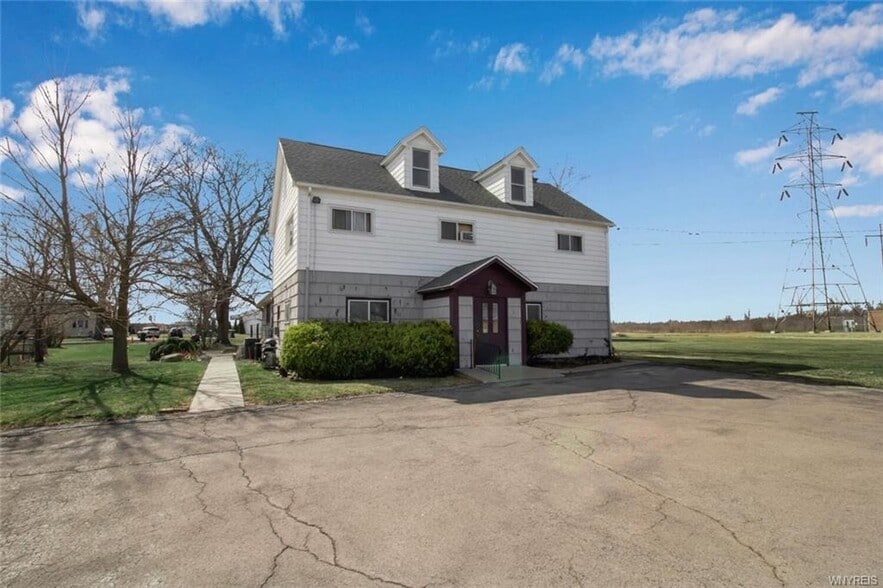 3754 Military Rd, Niagara Falls, NY for sale - Building Photo - Image 1 of 1