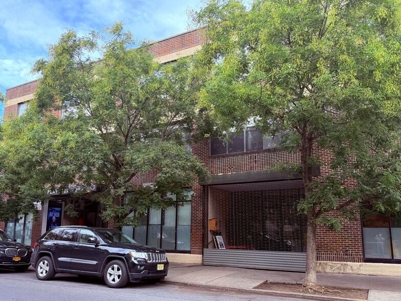 31 Nassau Ave, Brooklyn, NY for lease - Building Photo - Image 1 of 2