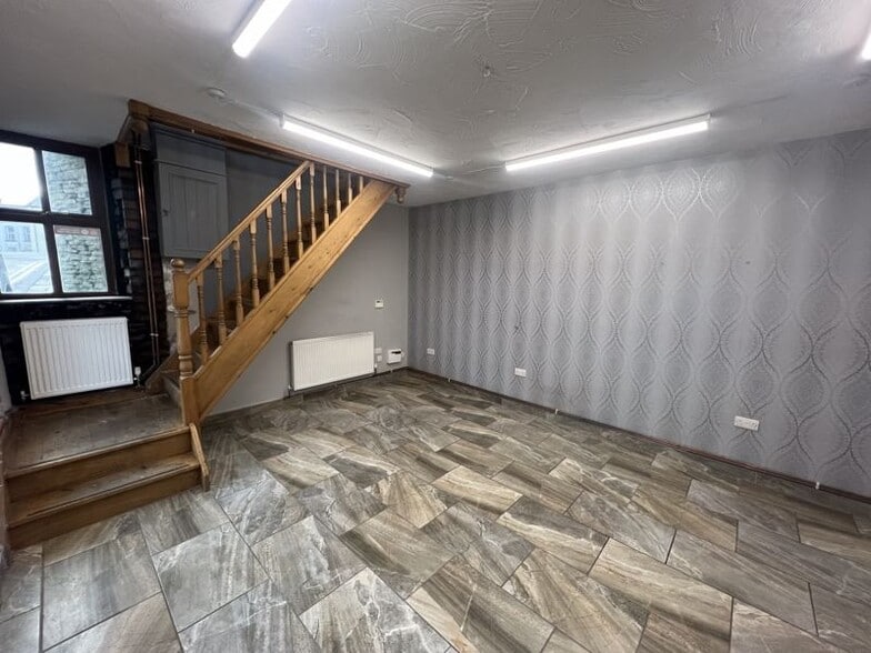 3 Heol-Y-Sarn, Llantrisant for sale - Building Photo - Image 2 of 5