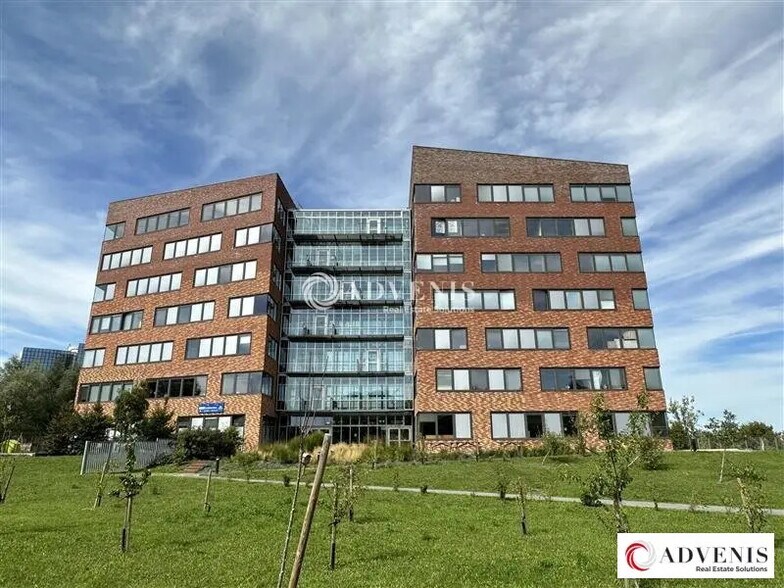 Office in Roubaix for lease - Building Photo - Image 1 of 10