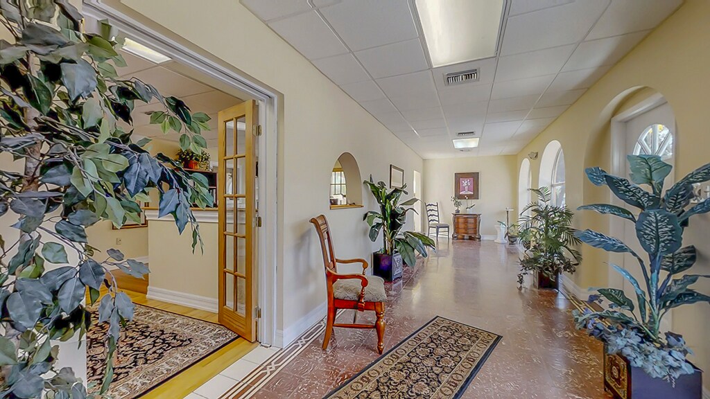 1045 9th Ave N, Saint Petersburg, FL for sale Interior Photo- Image 1 of 1