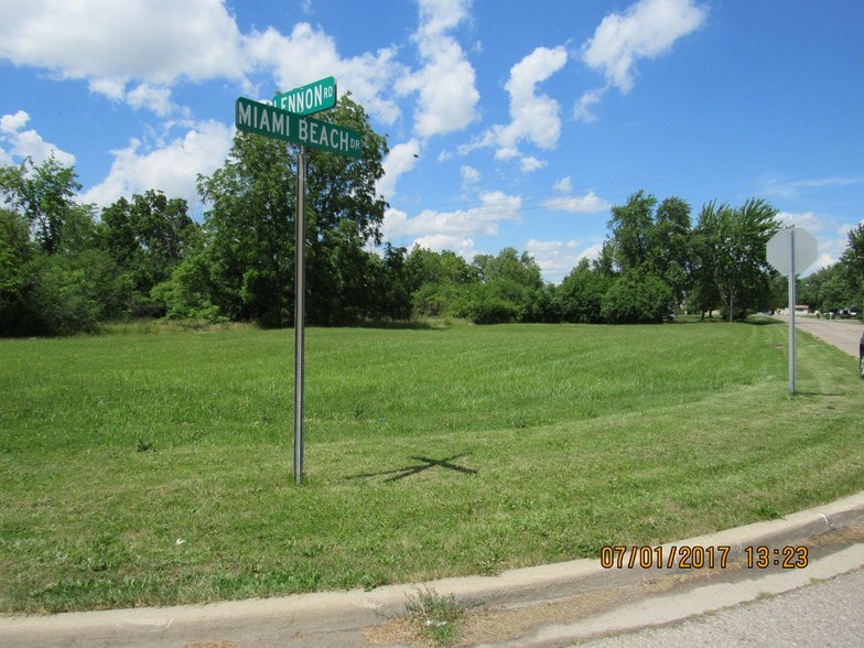 Lennon Rd, Flint, MI 48532