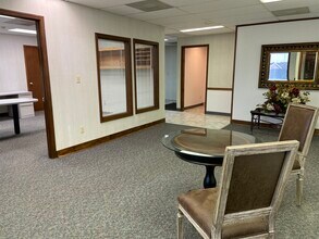 19605 E 40 Hwy, Independence, MO for sale Interior Photo- Image 1 of 31