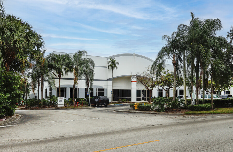 2001-2009 NW 25th Ave, Pompano Beach, FL for lease - Building Photo - Image 1 of 31