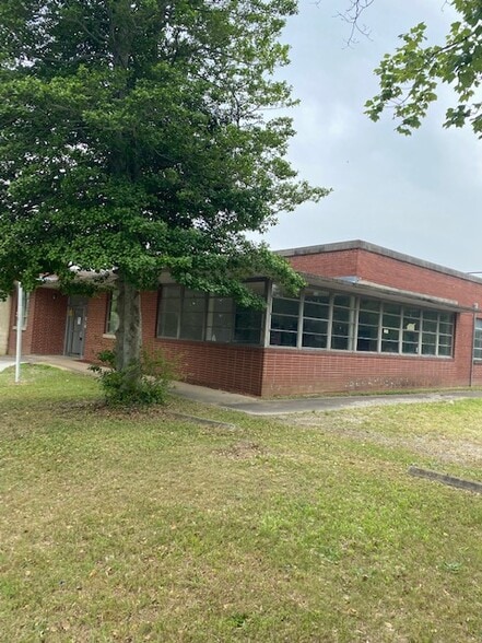 304 S Chestnut St, Henderson, NC for sale - Primary Photo - Image 1 of 19