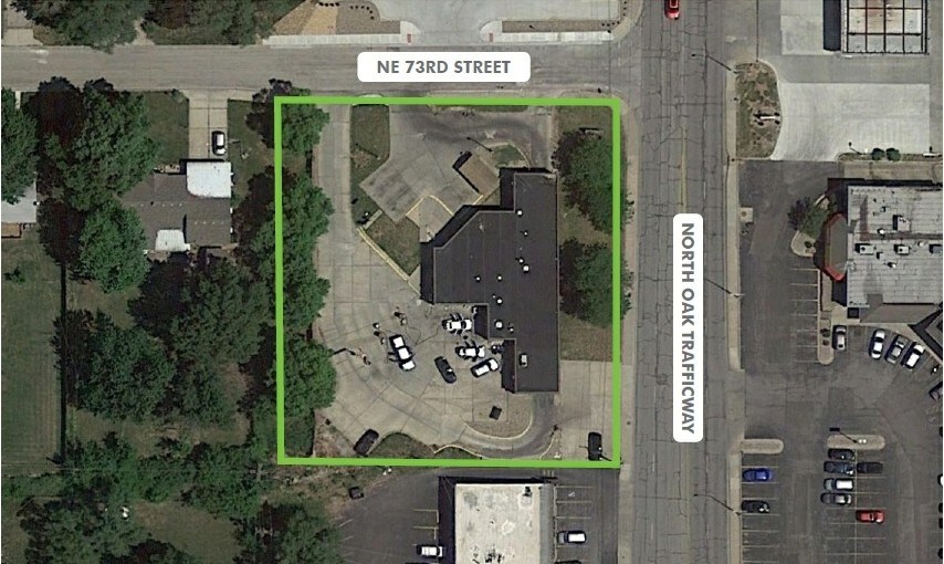 7224 N Oak Trfy, Gladstone, MO for sale Aerial- Image 1 of 1