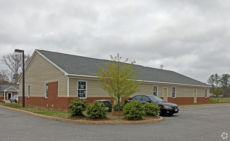 12610 Patrick Henry Dr, Newport News, VA for lease - Building Photo - Image 2 of 62