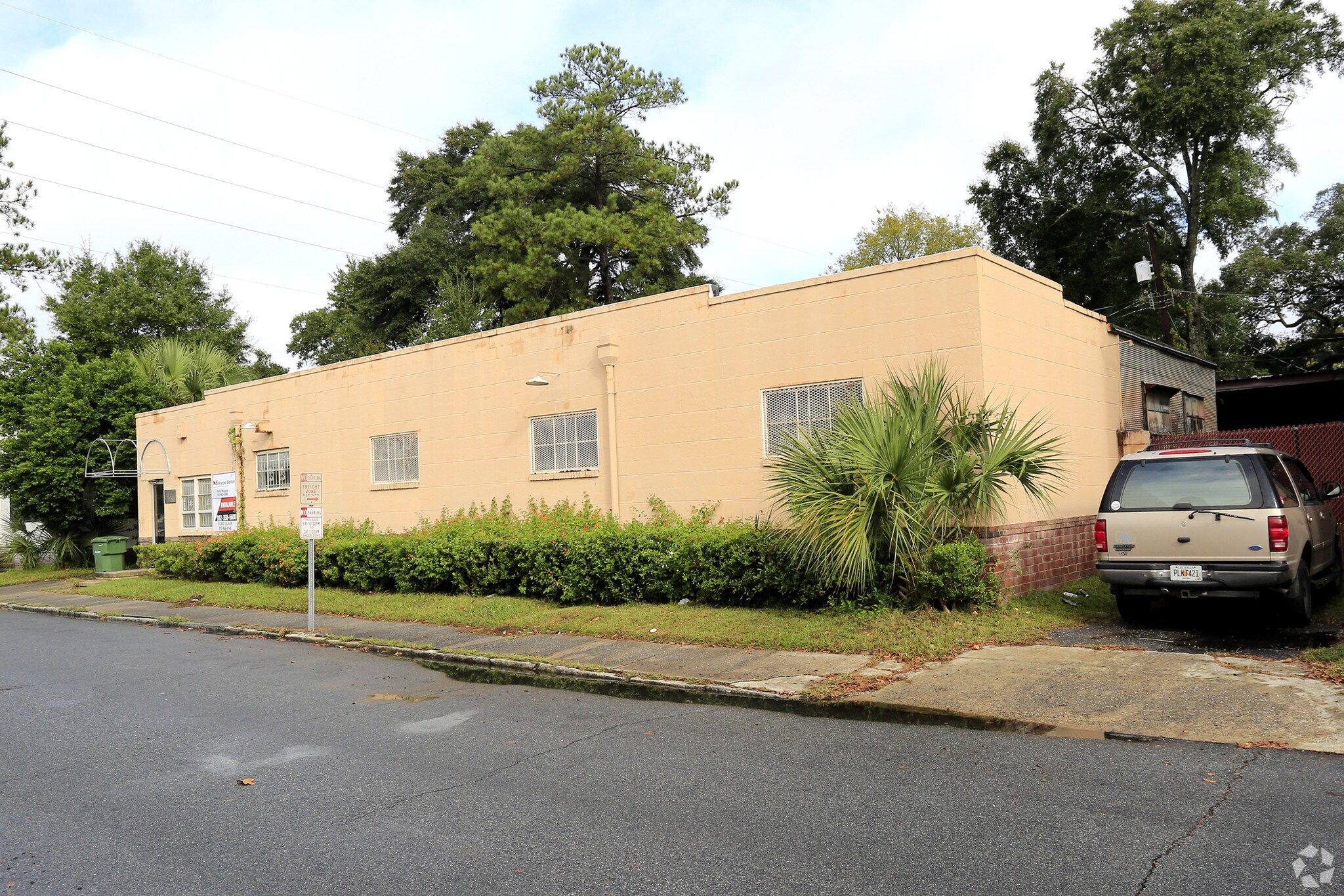216 W 42nd St, Savannah, GA for sale Primary Photo- Image 1 of 1